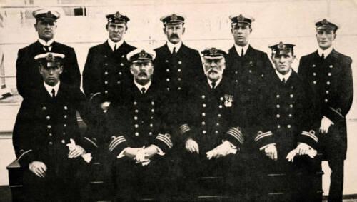 CaptainSmithandtheofficersoftheRMSTitanicin1912