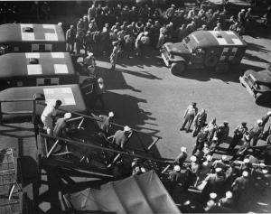 Geredde USS Indianapolis opvarenden SurvivorsoftheUSSIndianapolisBUMED09-7927-4USNavyBUMEDLibraryandArchives5833635532